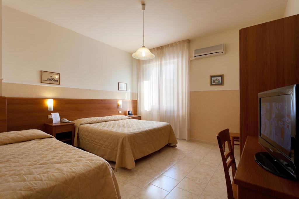 Parking Hotel Giardino Livorno Habitación foto