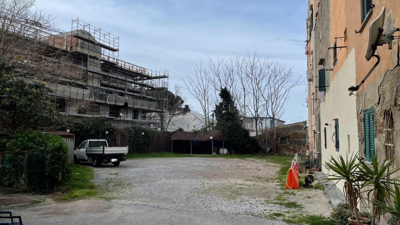 Parking Hotel Giardino Livorno Exterior foto